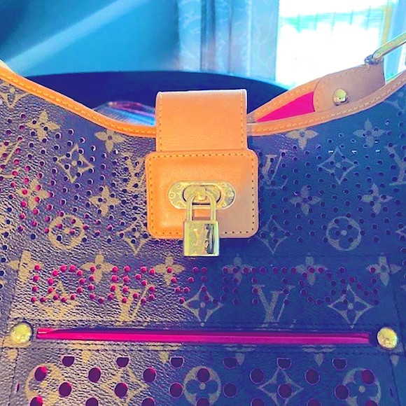 Louis Vuitton Perforated Musette Fuschia with DUSTBAG - Picture 2 of 15